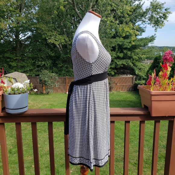 Dress Wrap Tie Back Black White Print Sz 6 - Picture 4 of 7